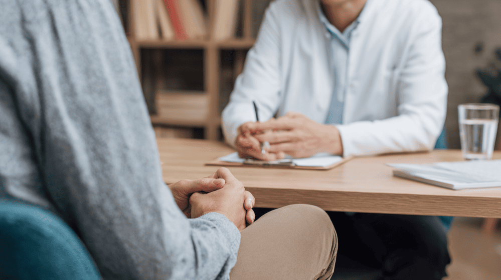 psychiater aan het werk met een client