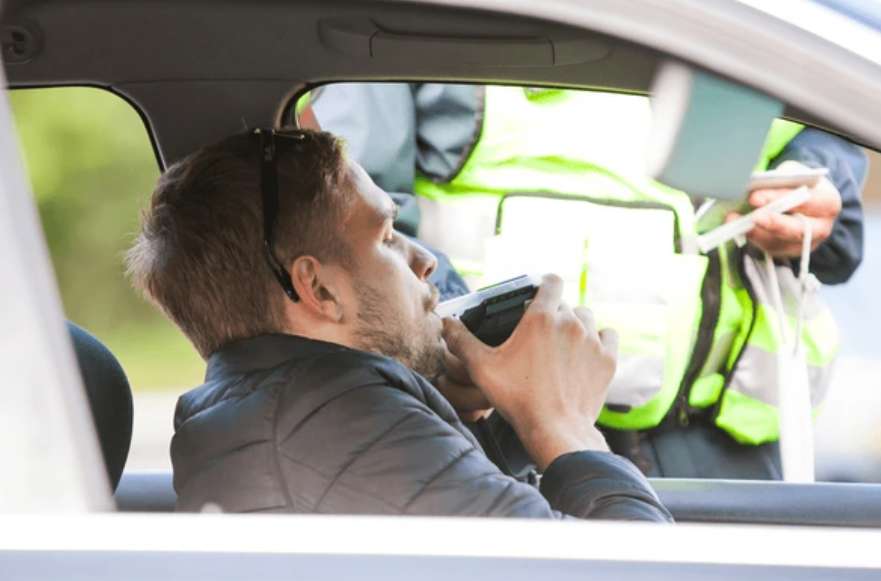 Alcoholtest bij een rijbewijskeuring